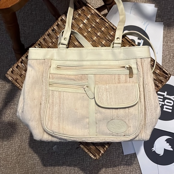 Selling numerous size bags four New the rest slightly used. - Picture 16 of 16